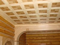 Отделка потолка в деревянном доме