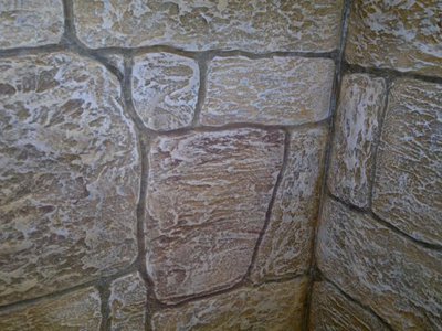 Как построить прочную каменную стену на участке