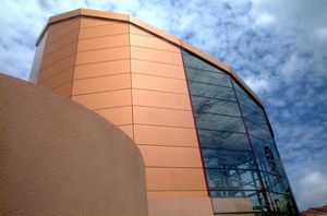 Панели фасадов здания из алюминия