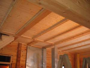 Преимущества деревянных потолков